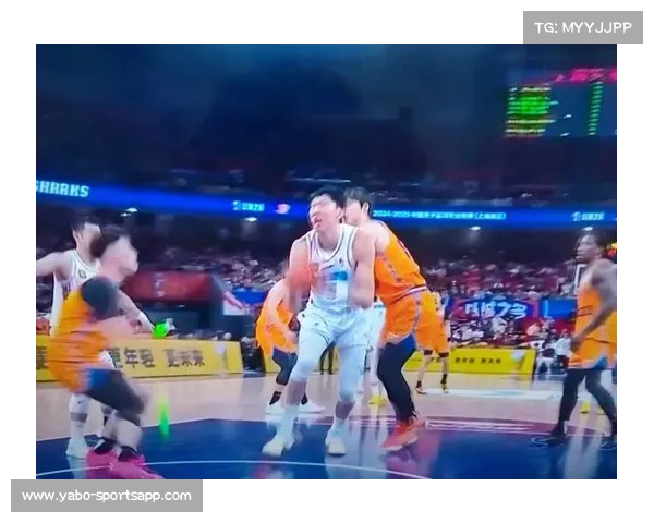 周琦在训练中深度解析力量练习对篮球运动员的重要性与实际应用 周琦在训练中深度解析力量练习对篮球运动员的重要性与实际应用