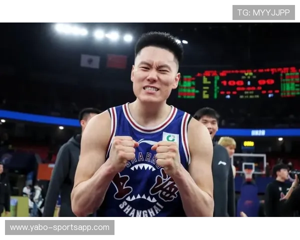 男篮集训四人无缘引热议，邹阳李弘权受质疑，两顶级后卫被牺牲