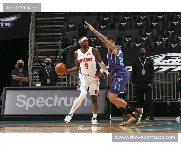 雷迪克请求暂停巧妙布阵边线球战术精准出击保持高度专注 雷迪克请求暂停巧妙布阵边线球战术精准出击保持高度专注